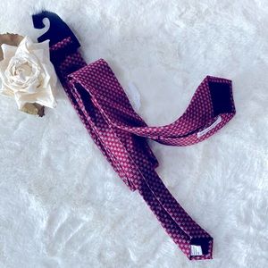 New with tags CALIBRATE MENS 100% SILK TIE CHECKERED RED(s) & SILVER ( grey)